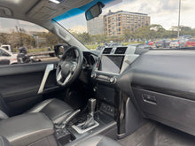 Cargar imagen en el visor de la galería, Toyota Prado TXL Modelo 2014

