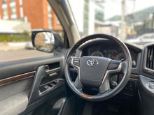 Cargar imagen en el visor de la galería, Toyota Land Cruiser 200 GX-R Modelo 2021
