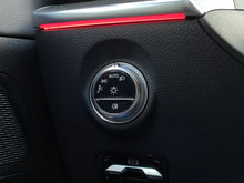 Cargar imagen en el visor de la galería, Mercedes-Benz C200 Híbrido Modelo 2023
