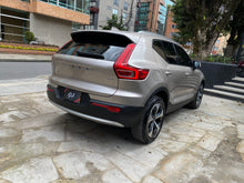 Cargar imagen en el visor de la galería, Volvo XC40 B4 Híbrido Modelo 2023
