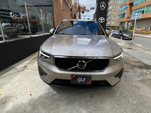 Cargar imagen en el visor de la galería, Volvo XC40 B4 Híbrido Modelo 2023
