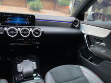 Cargar imagen en el visor de la galería, Mercedes-Benz CLA 200 Modelo 2023
