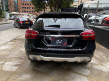 Cargar imagen en el visor de la galería, Mercedes-Benz GLA 200 Modelo 2018
