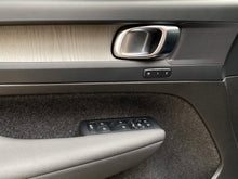Cargar imagen en el visor de la galería, Volvo XC40 B4 Híbrido Modelo 2023
