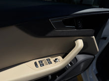 Cargar imagen en el visor de la galería, Audi A4 40TFSI Unique Edition Modelo 2023 - Autos 93
