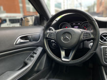 Cargar imagen en el visor de la galería, Mercedes-Benz GLA 200 Modelo 2018
