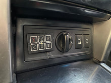 Cargar imagen en el visor de la galería, Toyota Prado TX Blindada Modelo 2013
