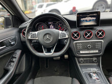 Cargar imagen en el visor de la galería, Mercedes-Benz AMG A45 4MATIC Modelo 2017
