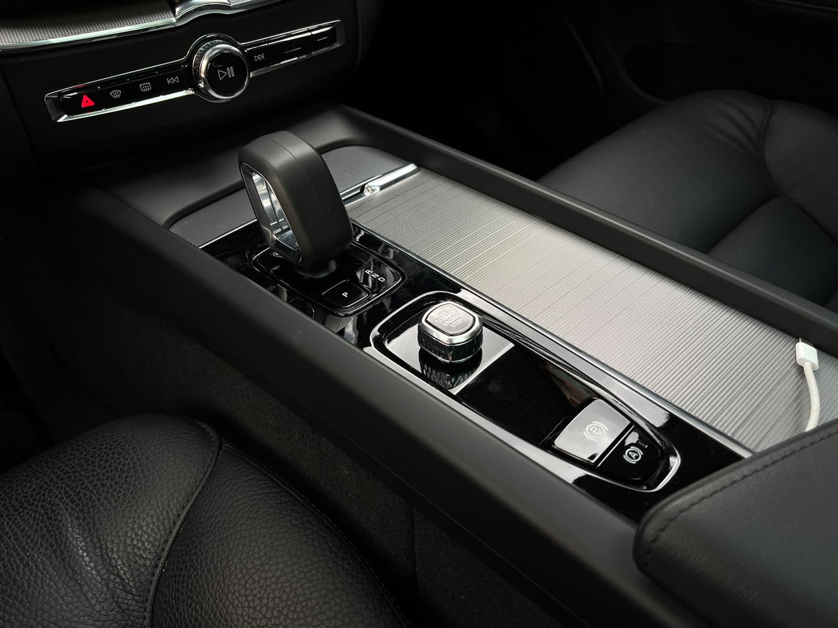 Volvo XC60 T8 Modelo 2025