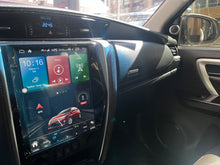 Cargar imagen en el visor de la galería, Toyota Fortuner Modelo 2017
