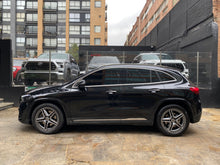 Cargar imagen en el visor de la galería, Mercedes-Benz GLA 250 4MATIC Hibrida Modelo 2025
