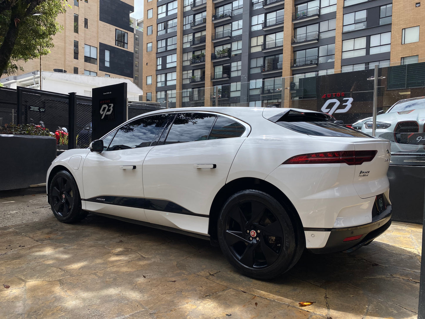 Jaguar I-PACE EV 400S Modelo 2021 - Autos 93