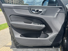 Cargar imagen en el visor de la galería, Volvo XC60 B5 Híbrida Modelo 2022
