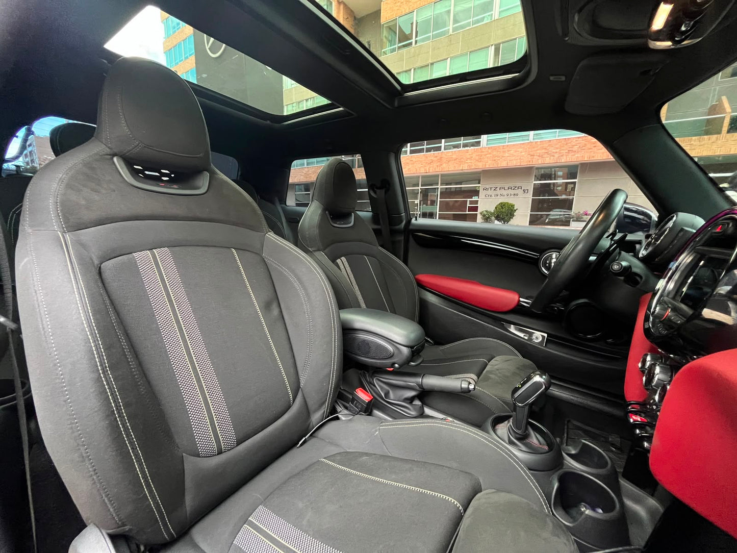 MINI Cooper S Modelo 2019 JCW Style