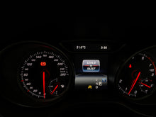 Cargar imagen en el visor de la galería, Mercedes-Benz CLA 180 Modelo 2019
