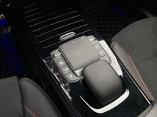 Cargar imagen en el visor de la galería, Mercedes-Benz CLA 200 Modelo 2023
