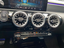 Cargar imagen en el visor de la galería, Mercedes-Benz A200 Sedan Modelo 2022

