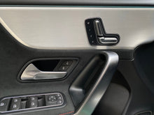 Cargar imagen en el visor de la galería, Mercedes-Benz AMG A35 4MATIC Híbrido Modelo 2023
