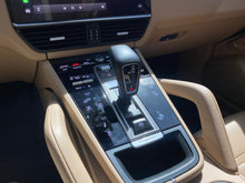 Cargar imagen en el visor de la galería, Porsche Cayenne Coupe Modelo 2022
