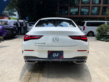 Cargar imagen en el visor de la galería, Mercedes-Benz CLA 200 Modelo 2024
