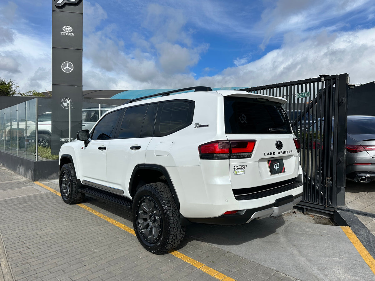 Toyota Land Cruiser 300 GR Sport Modelo 2022 - Autos 93