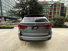 Cargar imagen en el visor de la galería, BMW X5 xDrive50I Modelo 2017
