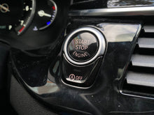 Cargar imagen en el visor de la galería, BMW 520I Modelo 2018
