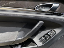 Cargar imagen en el visor de la galería, Porsche Panamera GTS Modelo 2015
