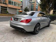 Cargar imagen en el visor de la galería, Mercedes-Benz CLA 180 Modelo 2016
