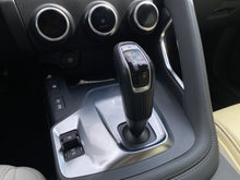 Cargar imagen en el visor de la galería, Jaguar E-Pace S Modelo 2018
