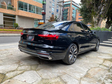 Cargar imagen en el visor de la galería, Audi A4 40 TFSI Hibrido Unique Edition Modelo 2023
