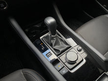 Cargar imagen en el visor de la galería, Mazda 3 Touring Híbrido Modelo 2025
