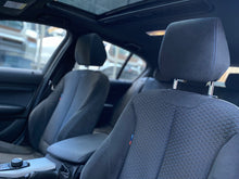 Cargar imagen en el visor de la galería, BMW 120I Paquete M Modelo 2017
