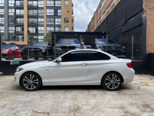 Cargar imagen en el visor de la galería, BMW 220I Coupé Modelo 2018
