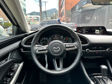 Cargar imagen en el visor de la galería, Mazda 3 Grand Touring Híbrido Modelo 2023
