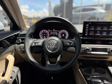 Cargar imagen en el visor de la galería, Audi A4 40TFSI Unique Edition Modelo 2023 - Autos 93
