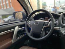 Cargar imagen en el visor de la galería, Toyota Land Cruiser 200 Modelo 2018
