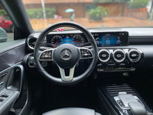 Cargar imagen en el visor de la galería, Mercedes-Benz A200 HatchBack Modelo 2019
