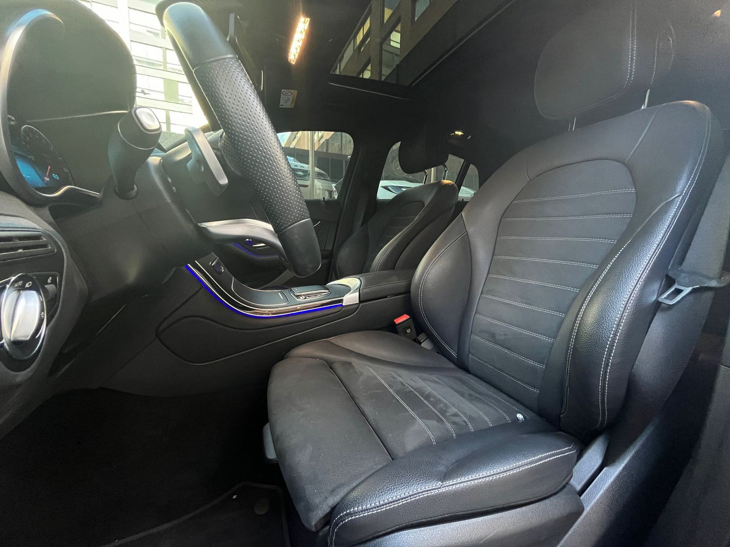 Mercedes-Benz GLC 300e Coupé 4MATIC Modelo 2023 - Autos 93