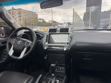 Cargar imagen en el visor de la galería, Toyota Prado TXL Modelo 2014
