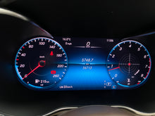 Cargar imagen en el visor de la galería, Mercedes-Benz GLC 300 4MATIC Modelo 2020
