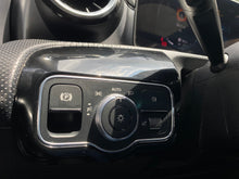 Cargar imagen en el visor de la galería, Mercedes-Benz CLA 180 Modelo 2020
