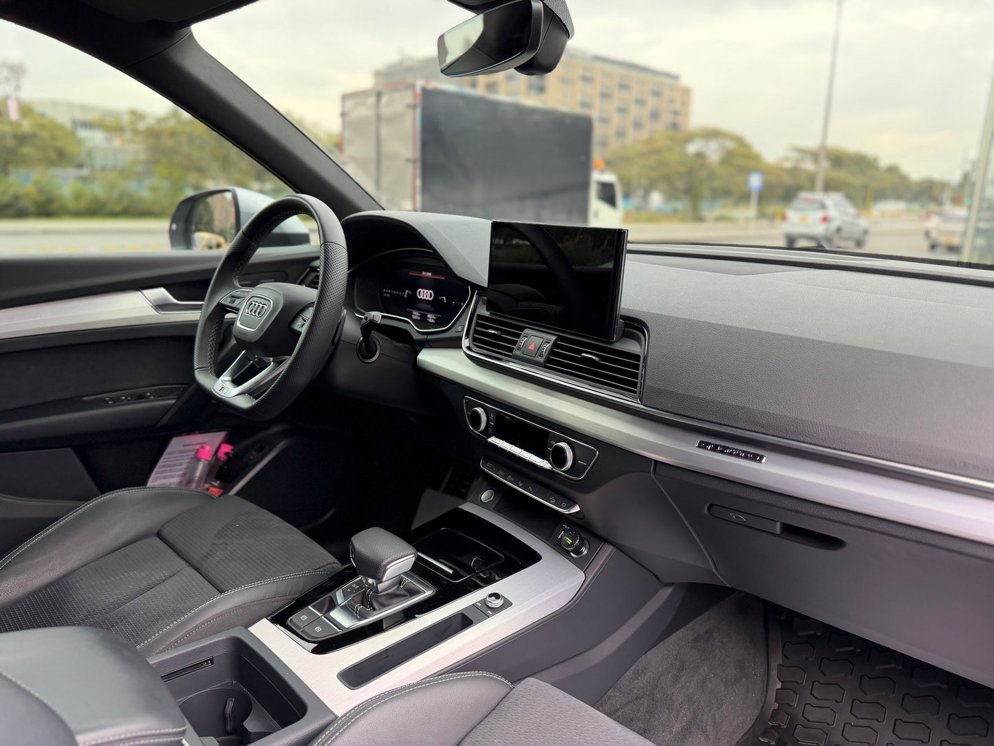Audi Q5 S-line MHEV Modelo 2025 - Autos 93