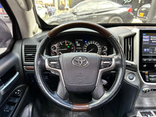 Cargar imagen en el visor de la galería, Toyota Land Cruiser 200 Executive Lounge Blindada Modelo 2019
