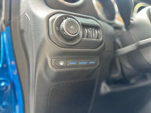 Cargar imagen en el visor de la galería, Jeep Wrangler Rubicon Sahara Modelo 2022
