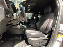 Cargar imagen en el visor de la galería, Ford Escape ST Line Híbrida Modelo 2023
