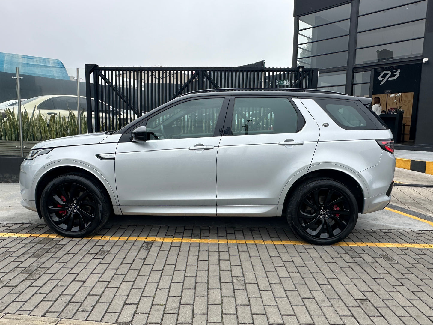 LAND ROVER DISCOVERY SPORT R-DYNAMIC HÍBRIDA (2023)