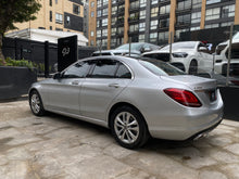 Cargar imagen en el visor de la galería, Mercedes-Benz C200 Modelo 2021
