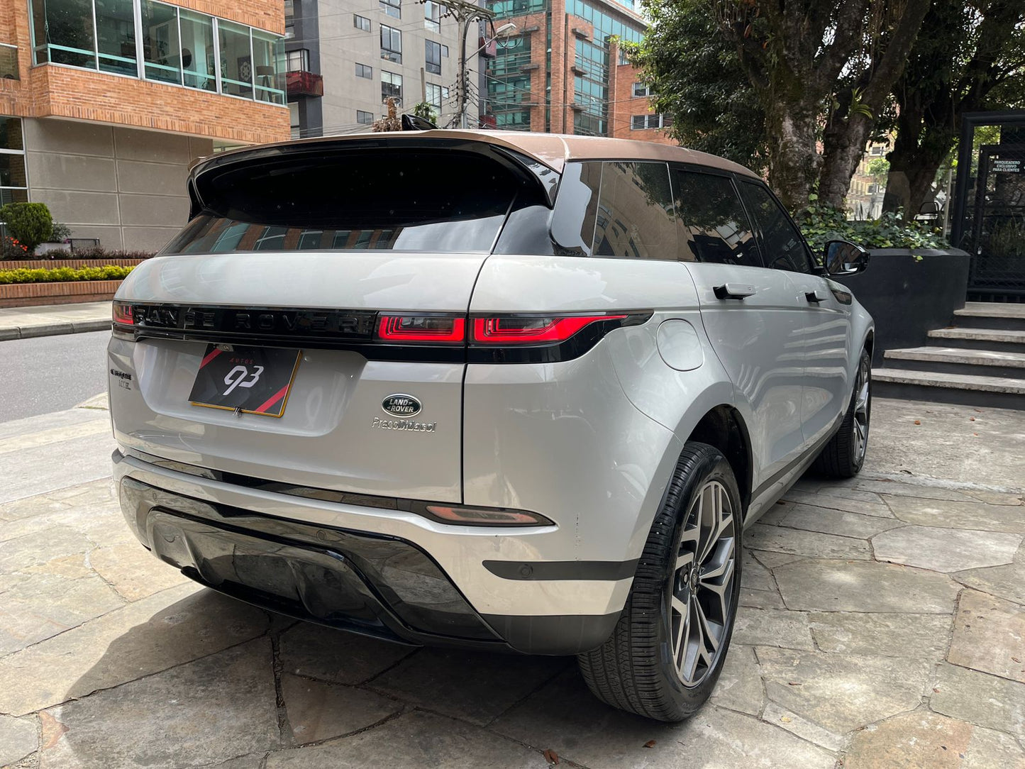 Land Rover Range Rover Evoque R-Dynamic Bronze Modelo 2023