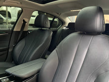 Cargar imagen en el visor de la galería, BMW 520I Modelo 2019
